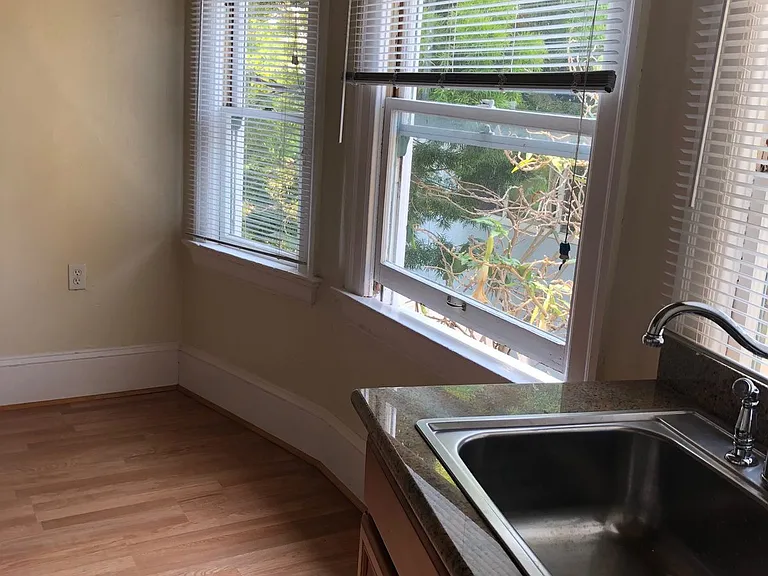 2034 Essex St #UPPER — Photo 12