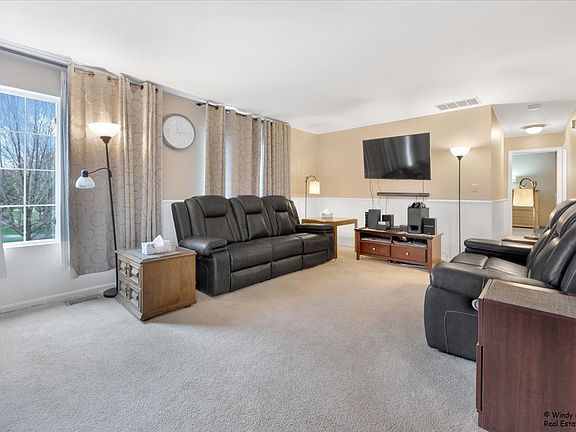 4th image of 397 Lowell Dr #397