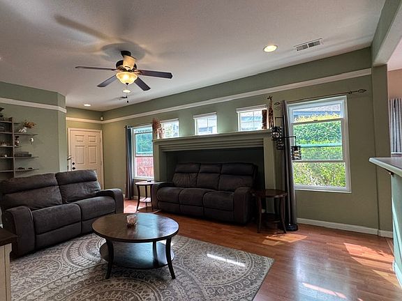 4th image of 1009 Desert Peach Ct