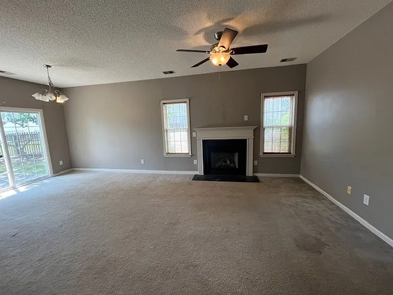 1015 Foxridge Way — Photo 6