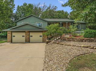 2211 SW Alameda Ct, Topeka, KS 66614