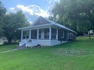 106 Mountain St Street, Cassville, MO 65625