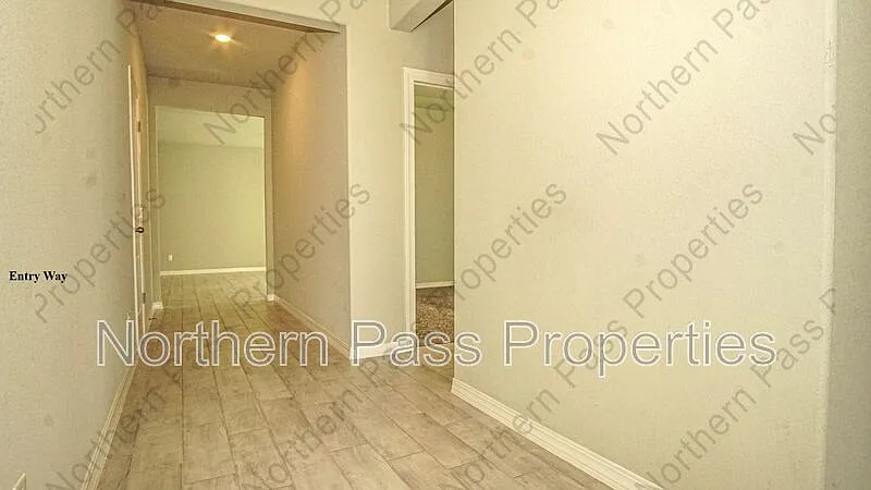3 bed, 2.0 bath, 1592 sqft, $1,895 — Photo 3