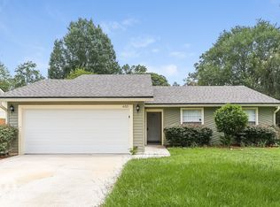 633 Radnor Ln, Jacksonville, FL 32221