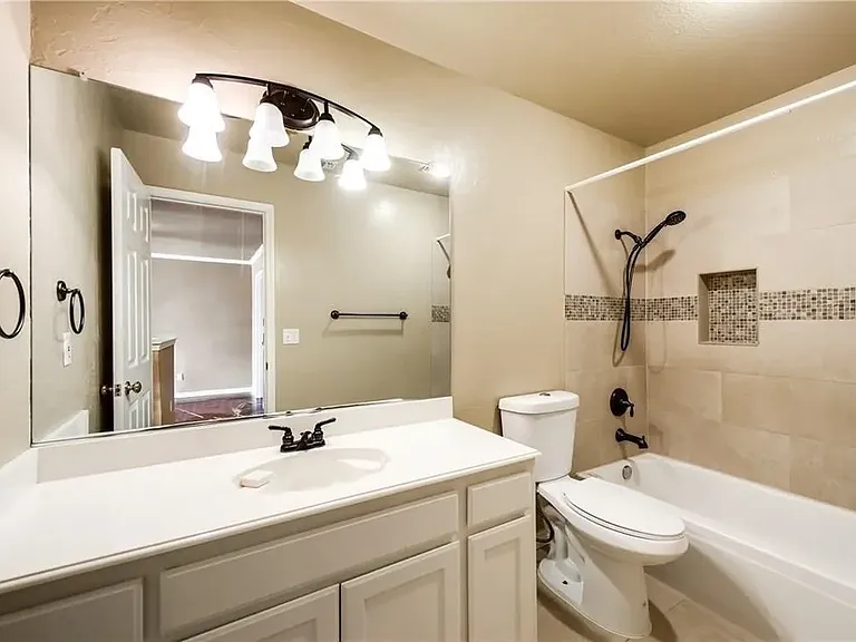 1504 Country Ln — Photo 24