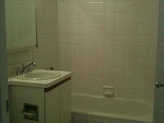 5th image of 200 E 87th St APT 12B