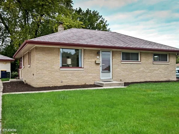 929 S 121st St, Milwaukee, WI 53214
