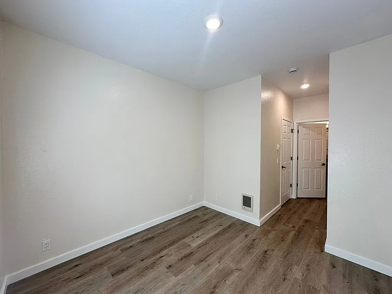 387 S 58th St — Photo 8