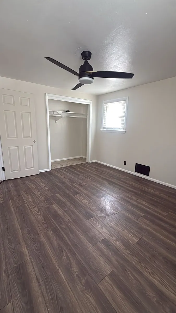 Building Photo - 6518-6520 W Hampton Ave #2