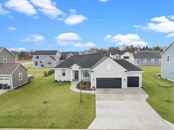 2689 Mapleton AVENUE, East Troy, WI 53120