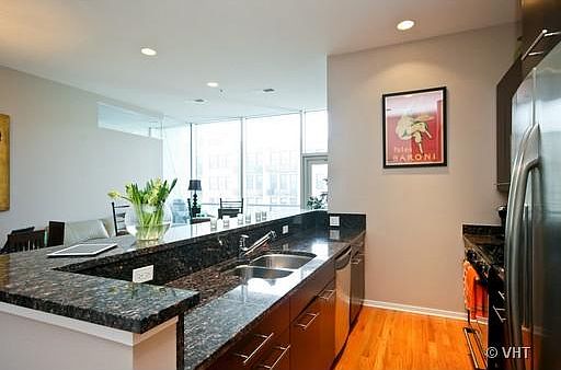 4th image of 500 W Superior St Unit 701