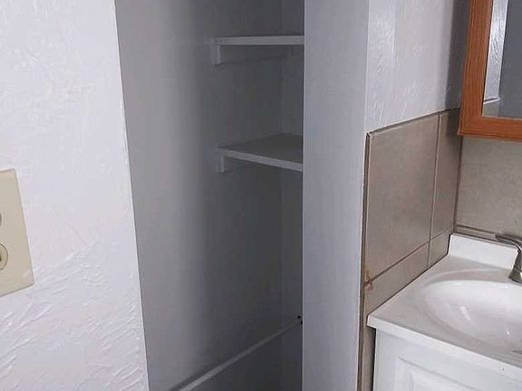 5th image of 420 Walnut St APT 6