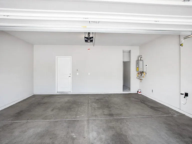 7416 Amesbury St — Photo 32