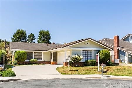 1st image of 3423 Crestwood Ct