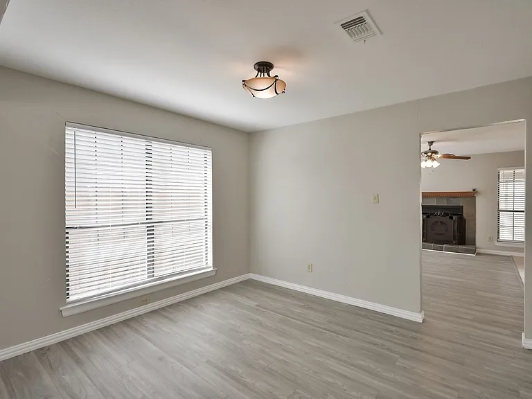 1521 Stratford Dr — Photo 19
