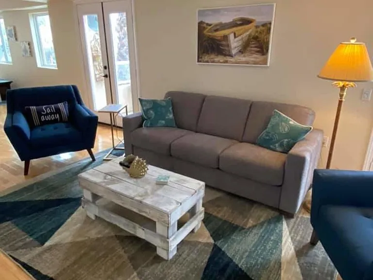 734 Salem Ct — Photo 1