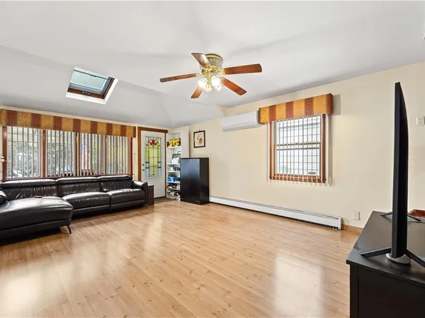 1715 East 35th Street image 4 of 32