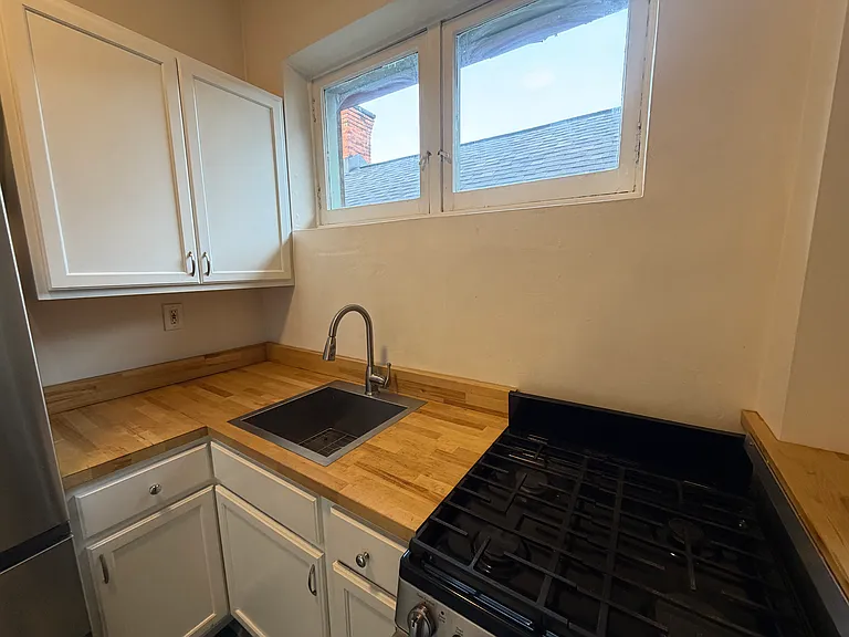 153 Allen St — Photo 22