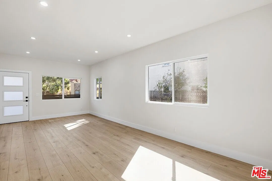 2 bed, 1.0 bath, 950 sqft, $2,995 — Photo 3