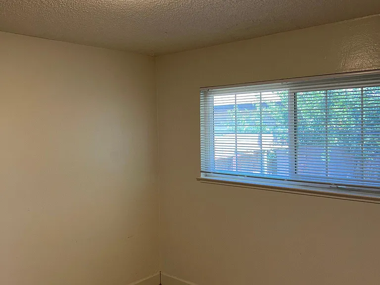 473 W Sunset Blvd — Photo 10