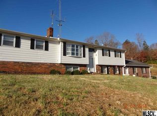 1189 Wagon Wheel Rd, Hickory, NC 28602