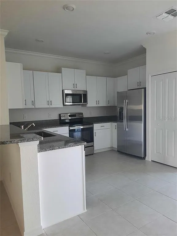 3 bed, 2.5 bath, 1634 sqft, $1,895 — Photo 2