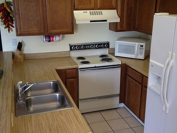 5th image of 123 E Amberjack St