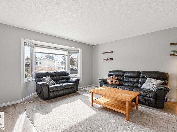 4th image of 6 Applewood Rd