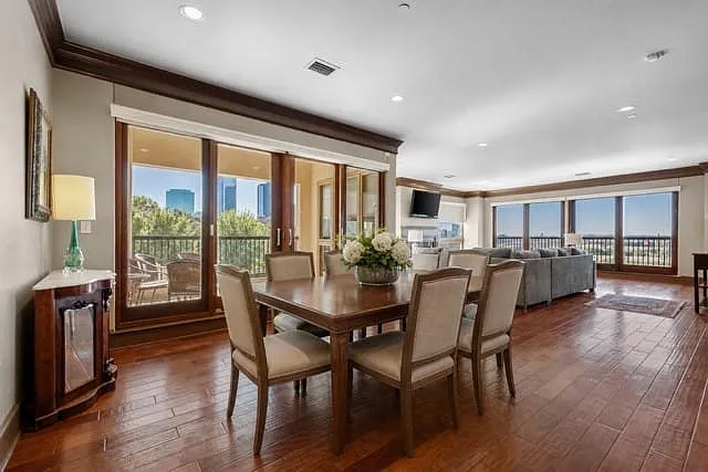 AI staged. Wonderful sliding doors open to patio facing beautiful views of downtown FW and Trinity River. - 501 Samuels Ave #230