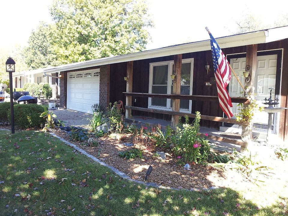 1st image of 747 Carriage Ln
