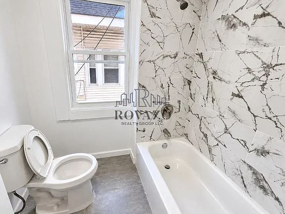 2nd image of 1033 Grove St #2C