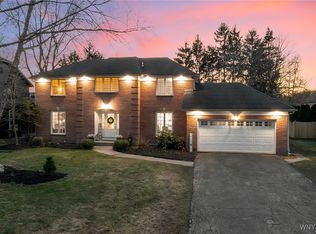 30 Ascot Cir, East Amherst, NY 14051