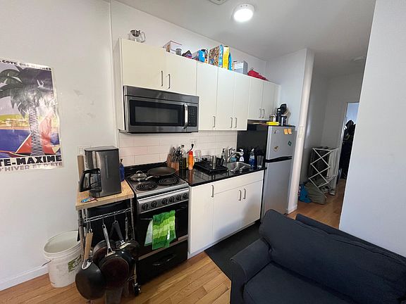 5th image of 170 Delancey St APT 19
