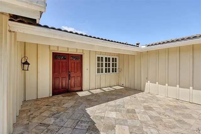 4 bed, 2880 sqft, $11,950 — Photo 3