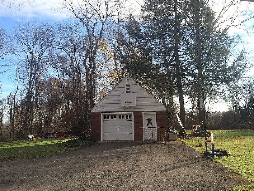 Detached Garage
