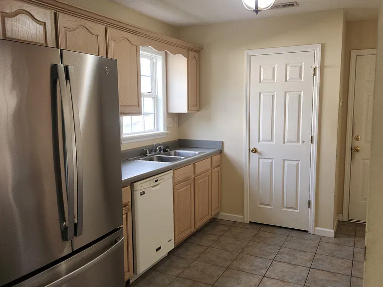 107 Pollard Dr — Photo 2