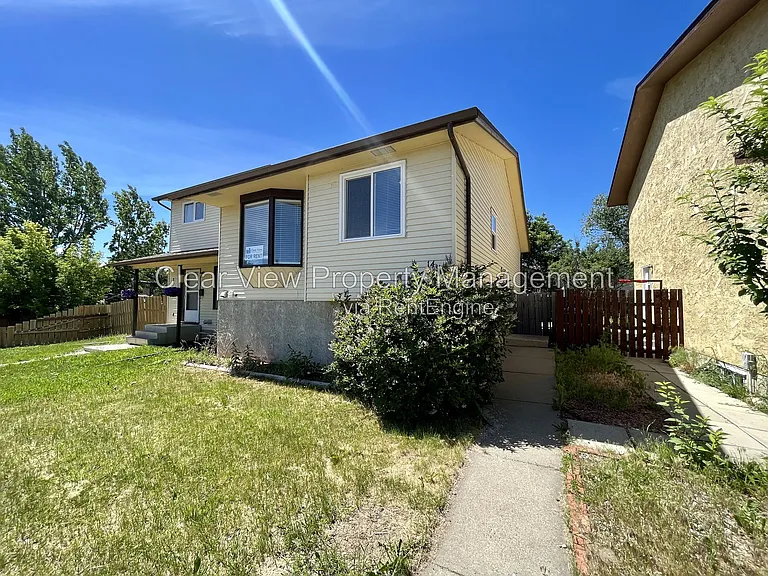 14 Princeton Cres W — Photo 1