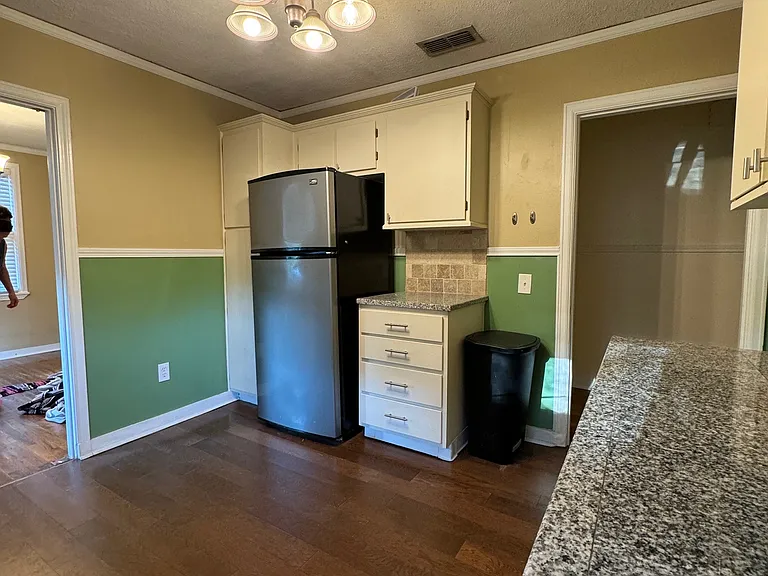 514 W Rusk St — Photo 5
