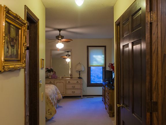 4th image of 1911 Greenbriar Ln