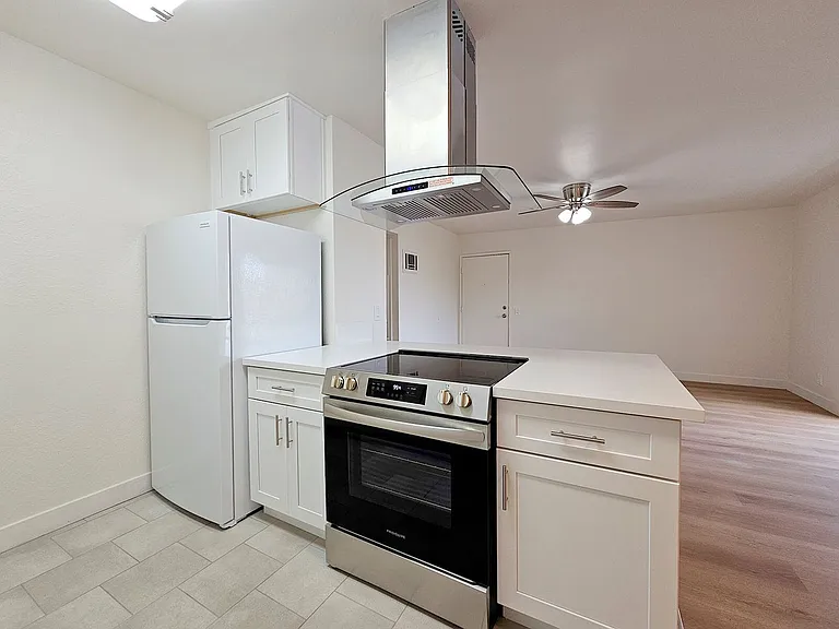 Parklane Apartments — Photo 63
