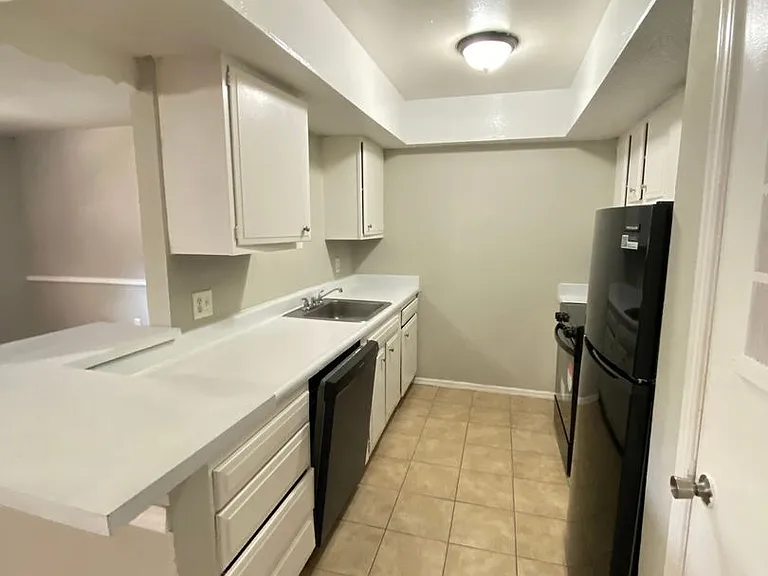 Spacious 1 Bed 1 Bath — Photo 6