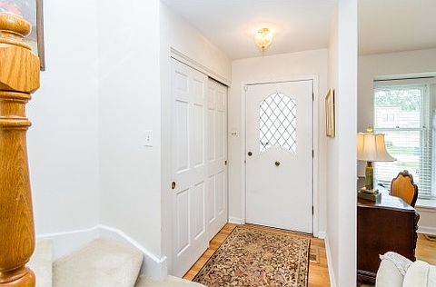 4th image of 2S748 Avenue Barbizon