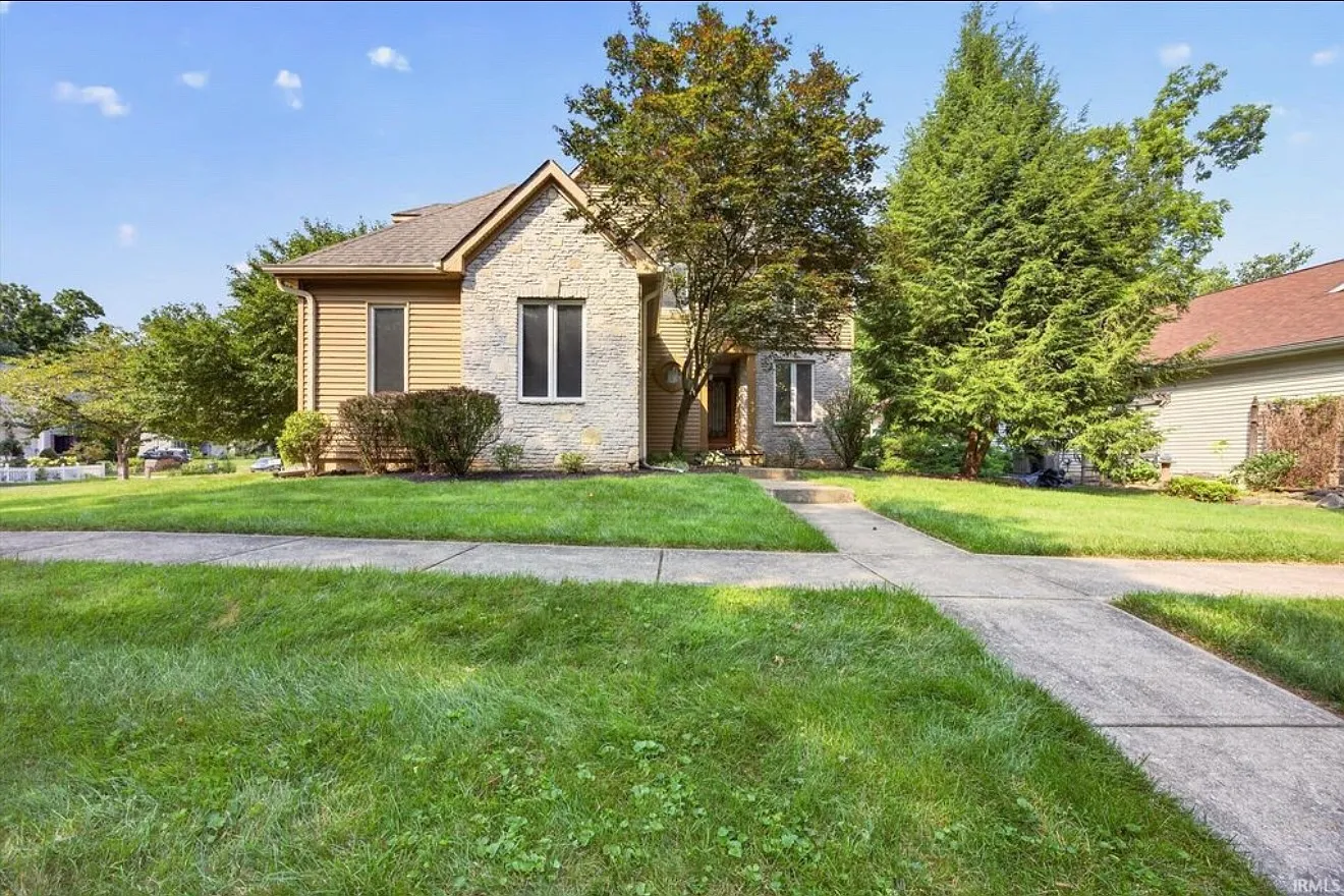 3 bed, 2.5 bath, 2185 sqft, $2,497 — Photo 1