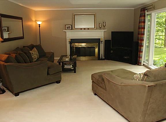 3rd image of 14 Burr Oak Dr