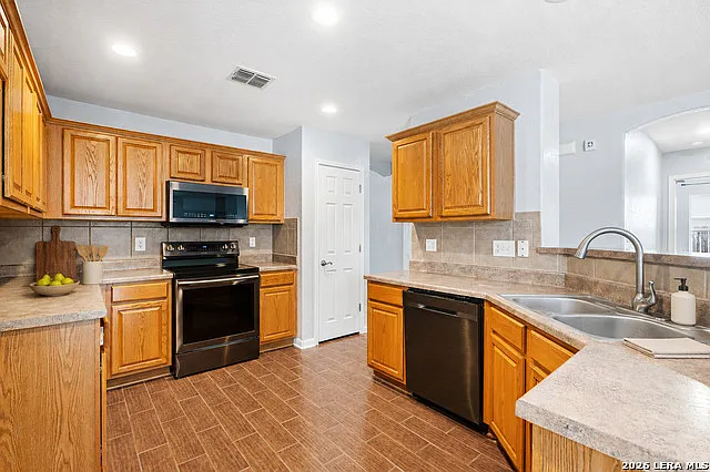 4 bed, 2.0 bath, 1825 sqft, $2,200 — Photo 4