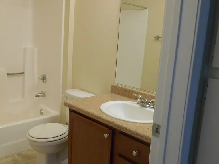 1043 Southwood Dr #L — Photo 10