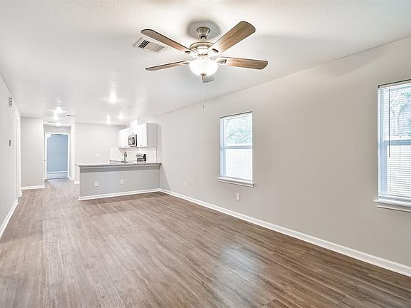5th image of 2826 Francis St