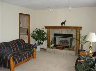 1216 NE Applewood St, Lees Summit, MO 64086