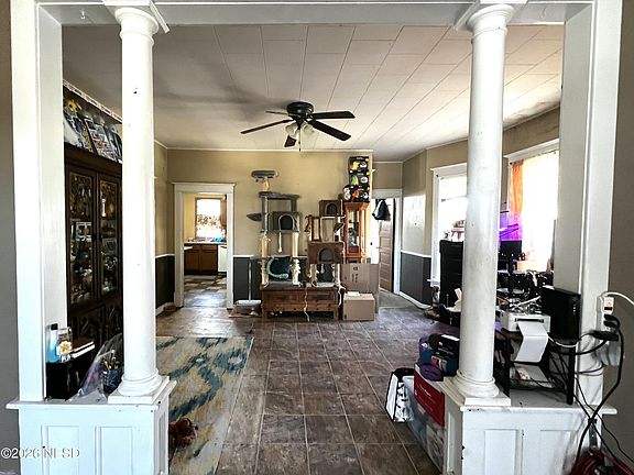 5th image of 601 S Maple