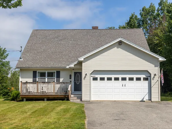 39 Maple Leaf Lane, Hermon, ME 04401